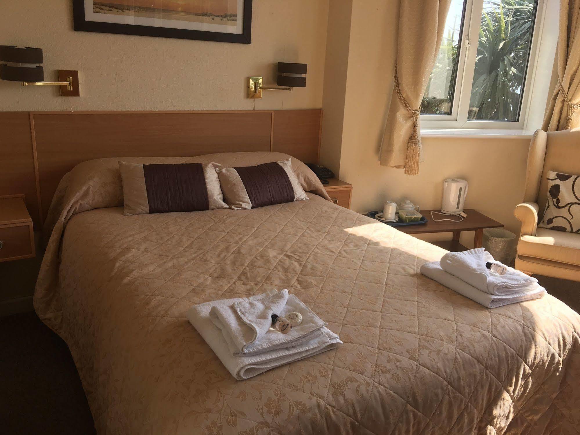Hotel Riviera By The Sea Bournemouth Buitenkant foto